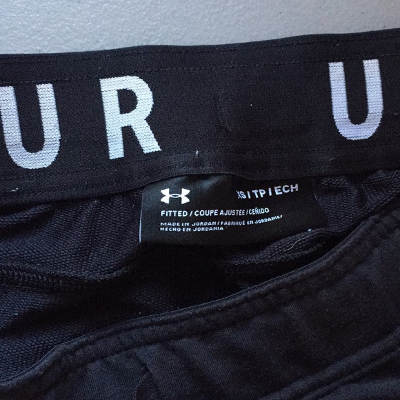XS Under Armour sweat shorts - Picture 6 of 6